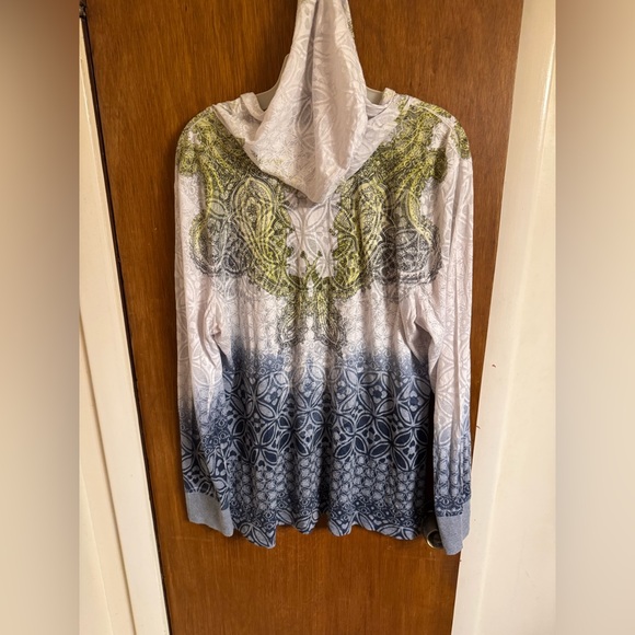 Gently used condition, lightweight bohemian style long sleeve hooded tee - Picture 6 of 17